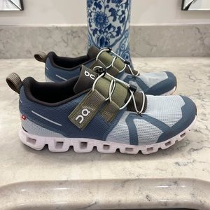 Womens On-Cloud running shoe. Running Nexus. Like new condition. Worn once.